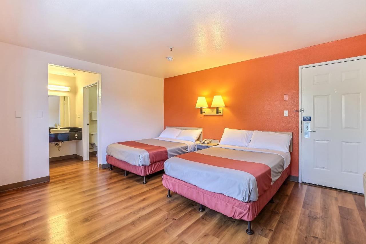| Motel 6-Pinole, CA