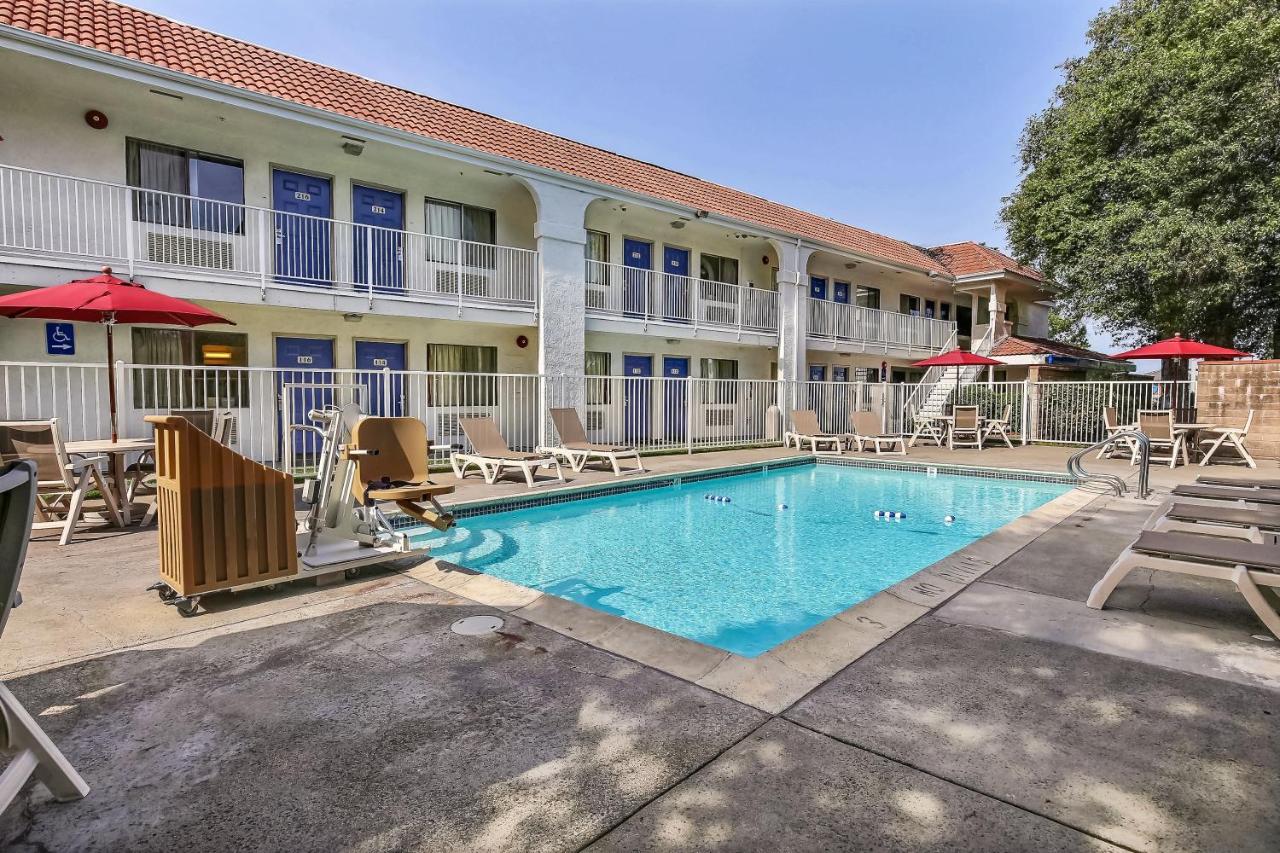 | Motel 6-Pinole, CA