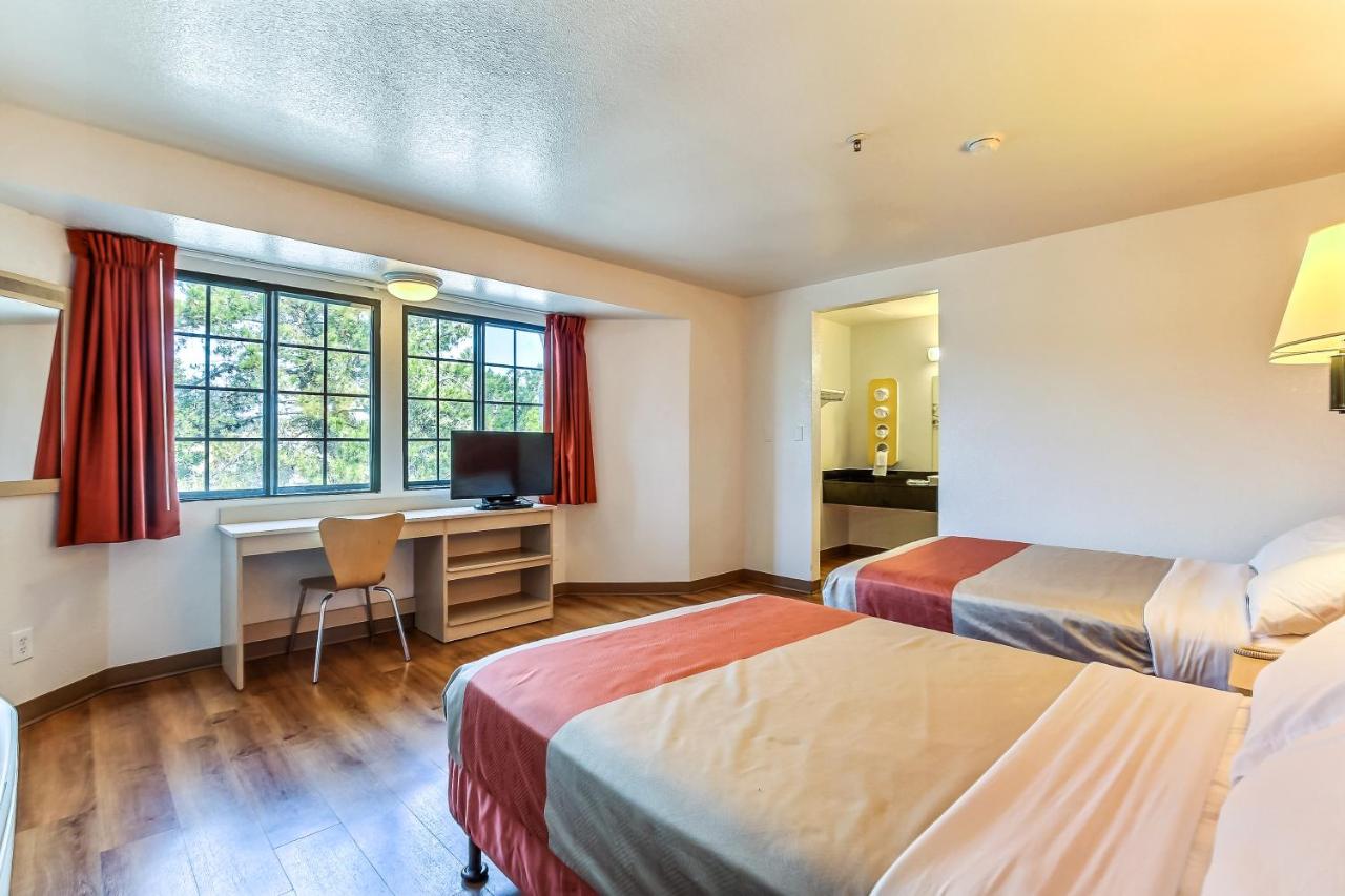 | Motel 6-Pinole, CA
