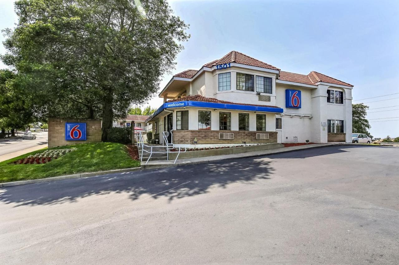 | Motel 6-Pinole, CA