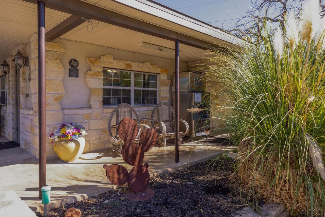 | Country Inn & Cottages Motel