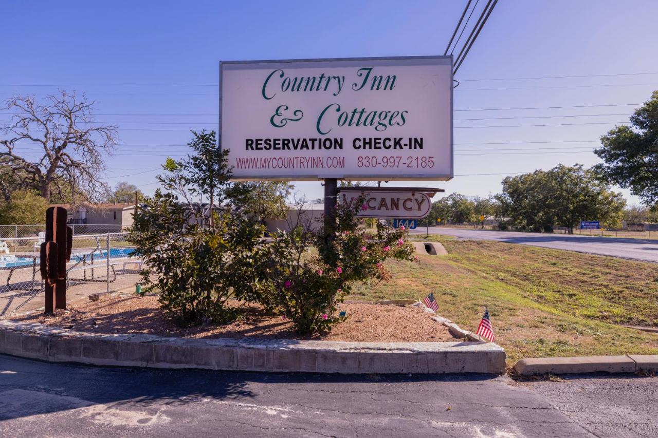 | Country Inn & Cottages Motel