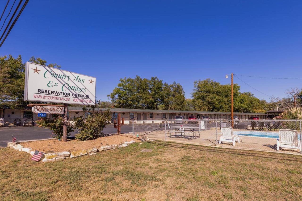 | Country Inn & Cottages Motel