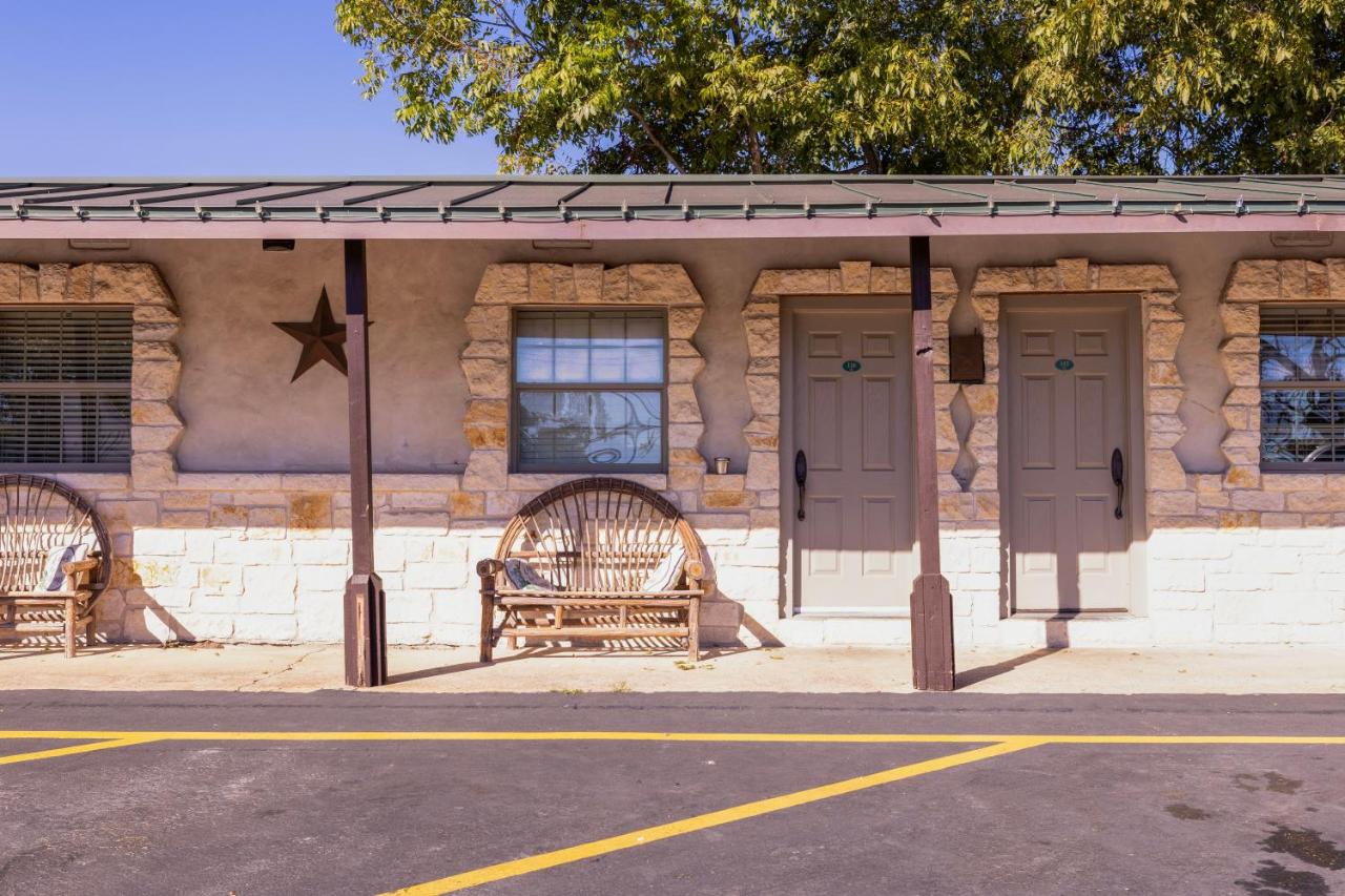 | Country Inn & Cottages Motel