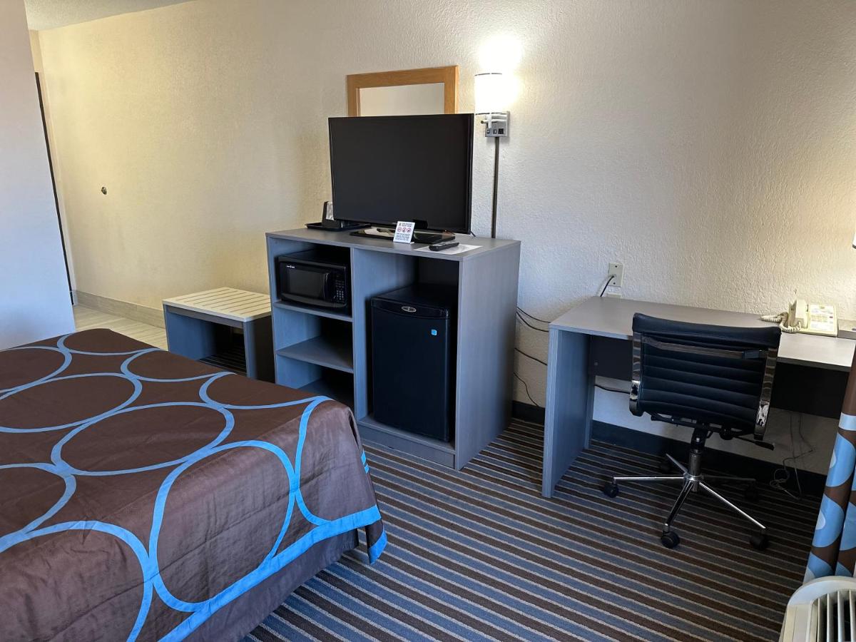 | Super 8 by Wyndham Columbia Clark Lane