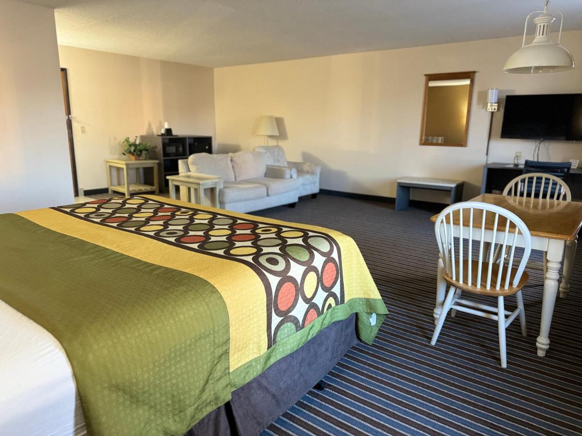 | Super 8 by Wyndham Columbia Clark Lane