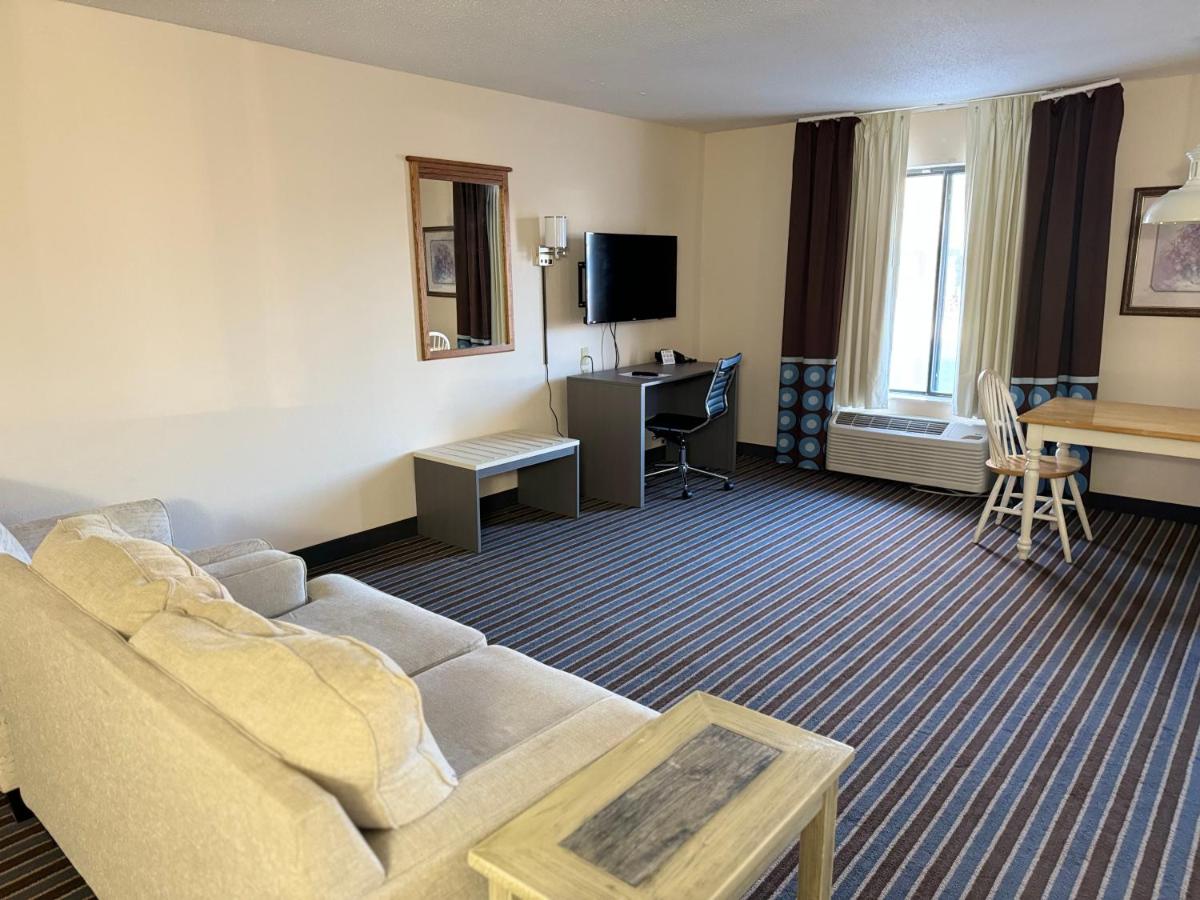 | Super 8 by Wyndham Columbia Clark Lane