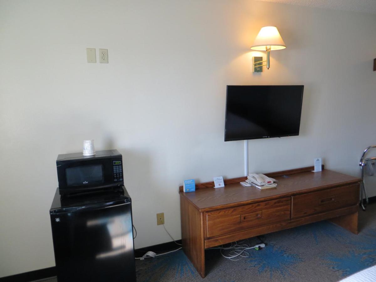 King Room - Non-Smoking at Days Inn by Wyndham Alamosa