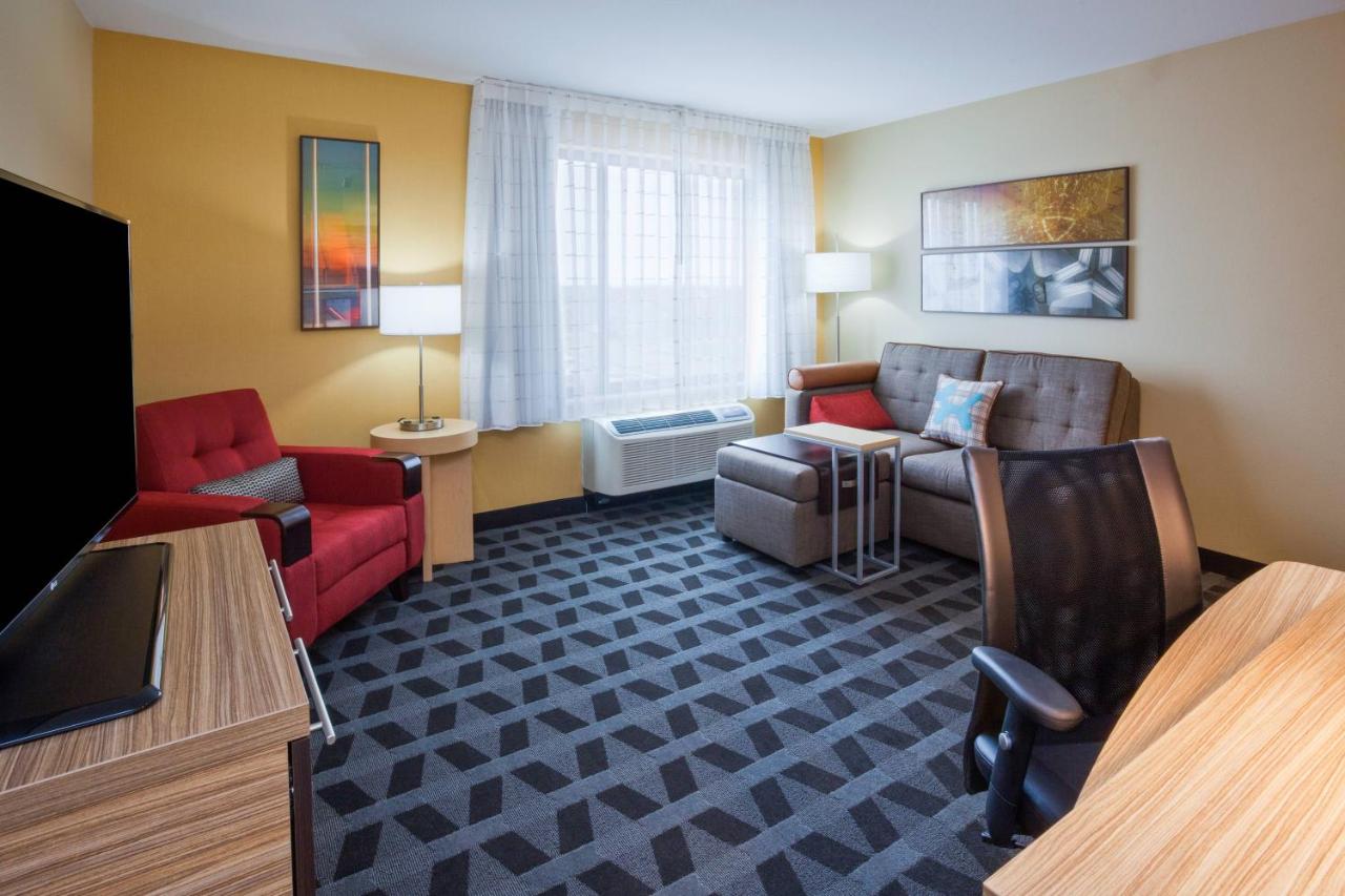 One-Bedroom Suite with City View at Towneplace Suites Sioux Falls South