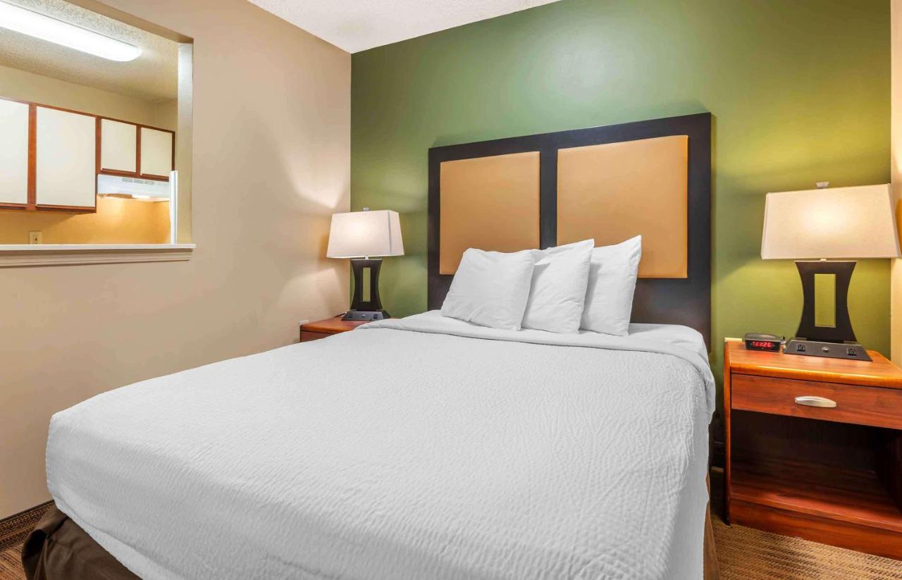 Deluxe Studio with 1 Queen Bed - Non-Smoking at Studio 6 Extended Stay Florence, KY - Meijer Dr./Cincinnati