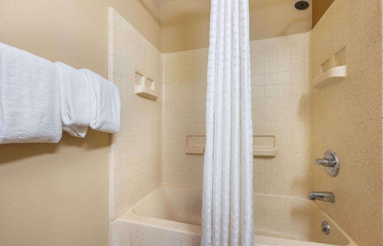 Deluxe Studio with 1 Queen Bed - Non-Smoking at Studio 6 Extended Stay Florence, KY - Meijer Dr./Cincinnati
