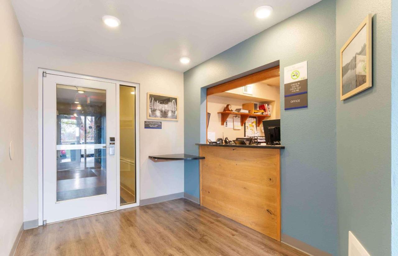 | Extended Stay America Select Suites - Kansas City - Stadium