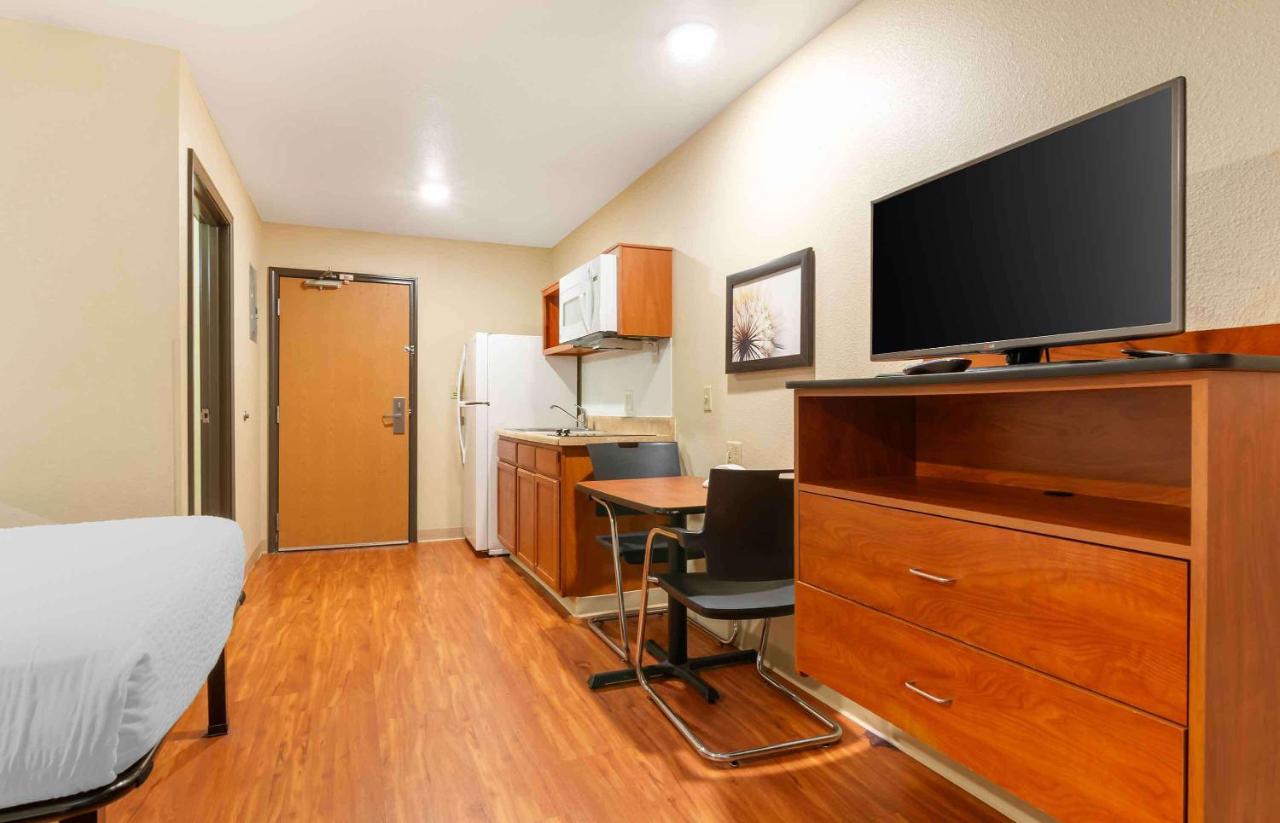 | Extended Stay America Select Suites - Kansas City - Stadium