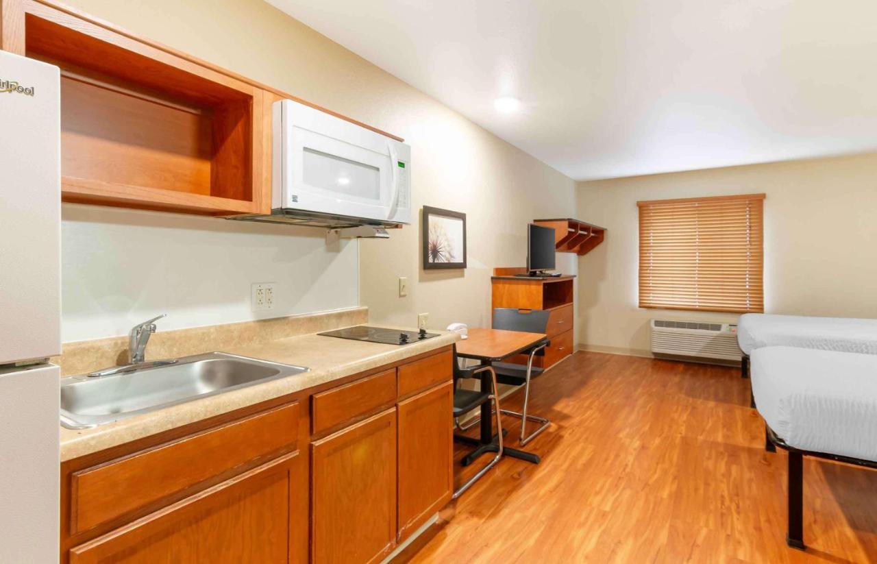 | Extended Stay America Select Suites - Kansas City - Stadium