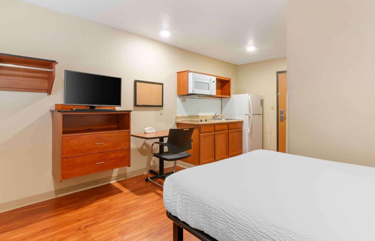 | Extended Stay America Select Suites - Kansas City - Stadium