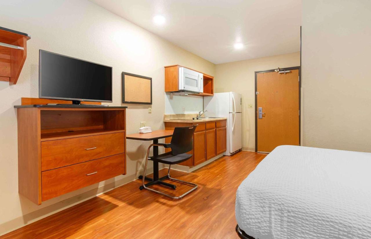 | Extended Stay America Select Suites - Kansas City - Stadium