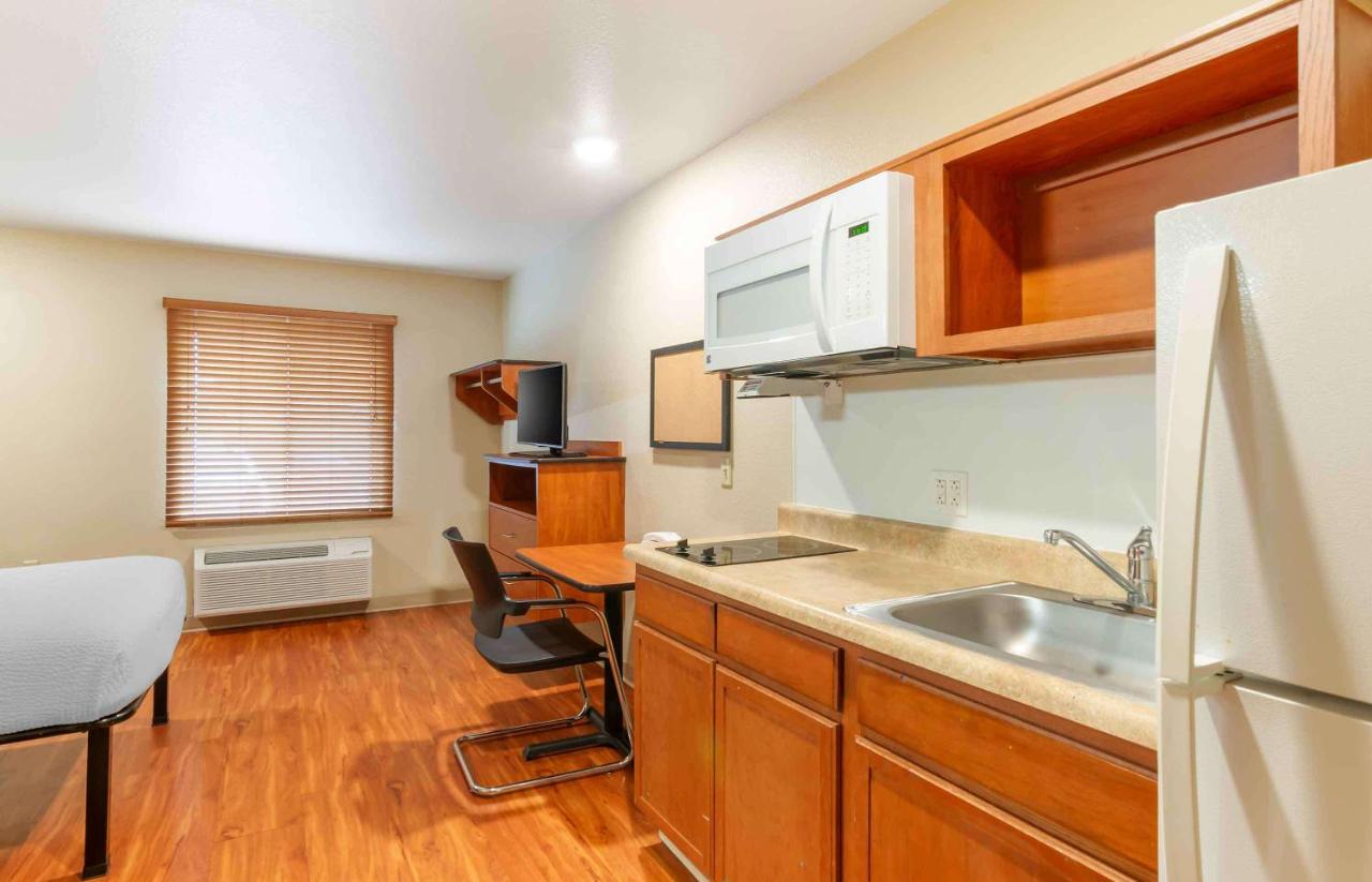 | Extended Stay America Select Suites - Kansas City - Stadium