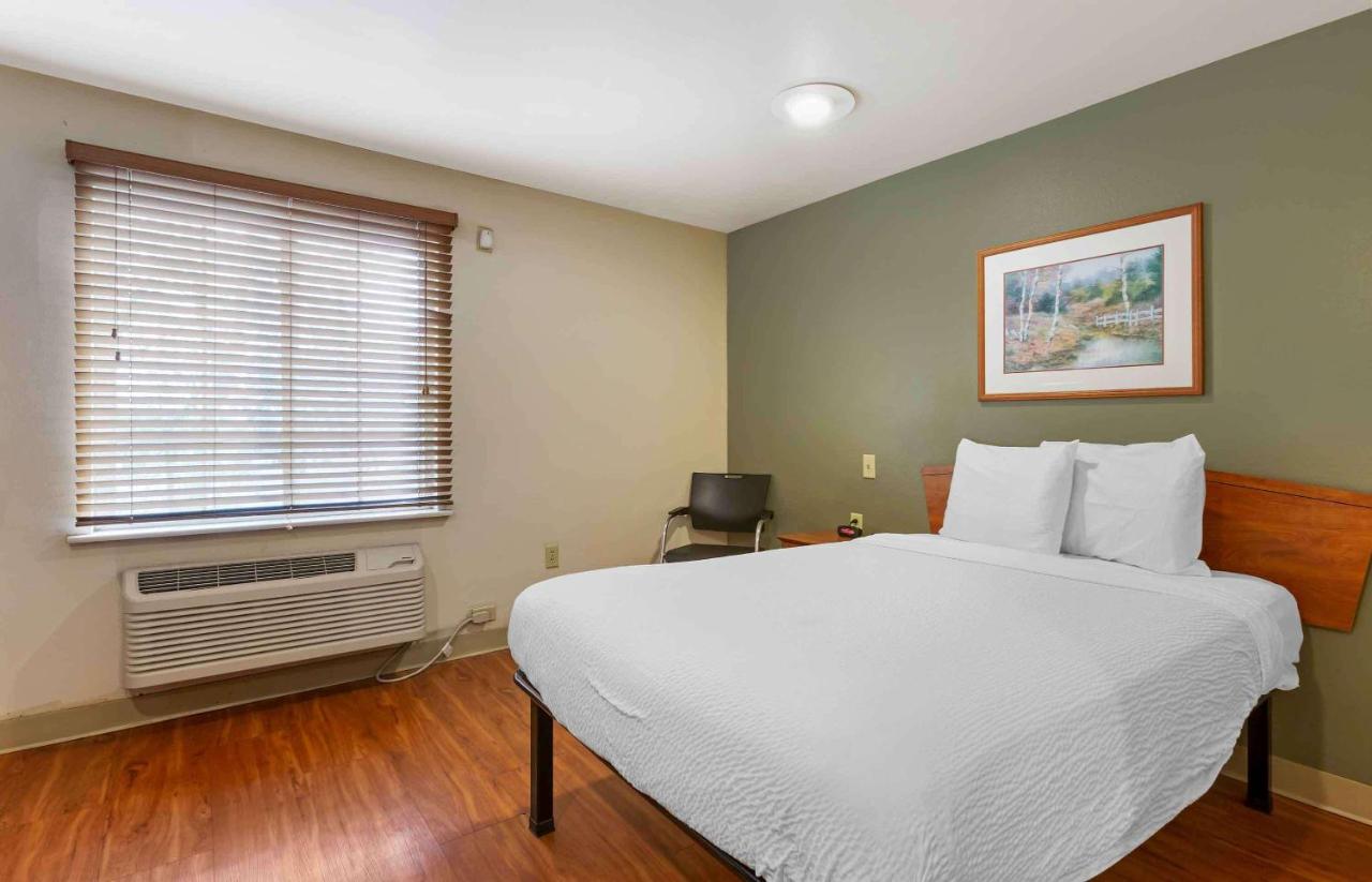 | Extended Stay America Select Suites - Kansas City - Stadium