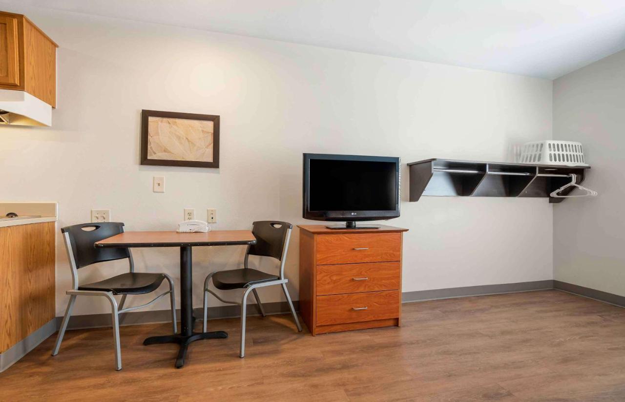 | Extended Stay America Select Suites - Kansas City - Stadium