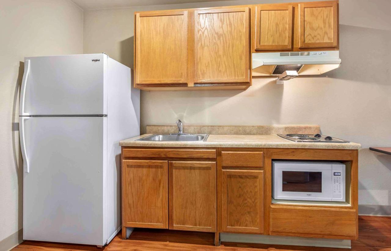| Extended Stay America Select Suites - Kansas City - Stadium
