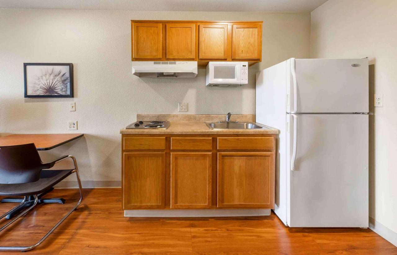 | Extended Stay America Select Suites - Kansas City - Stadium