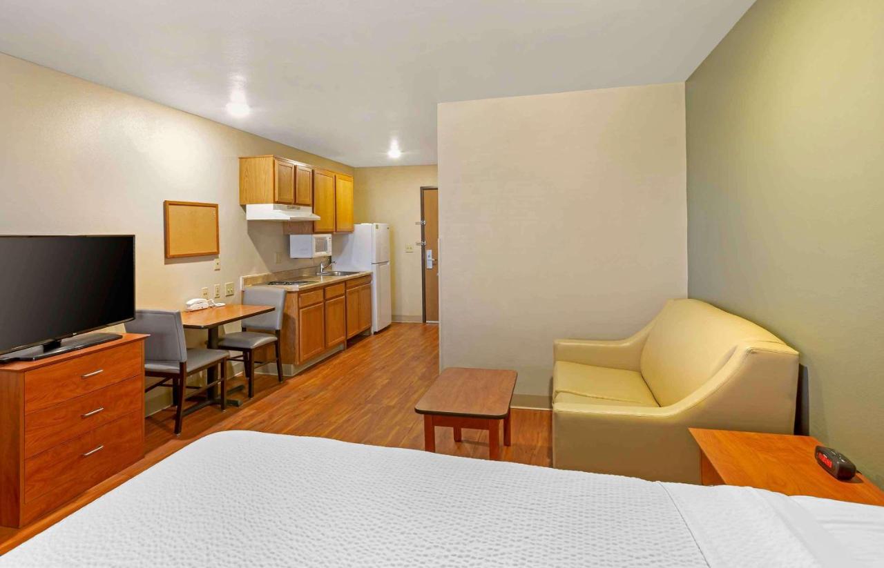 | Extended Stay America Select Suites - Kansas City - Stadium
