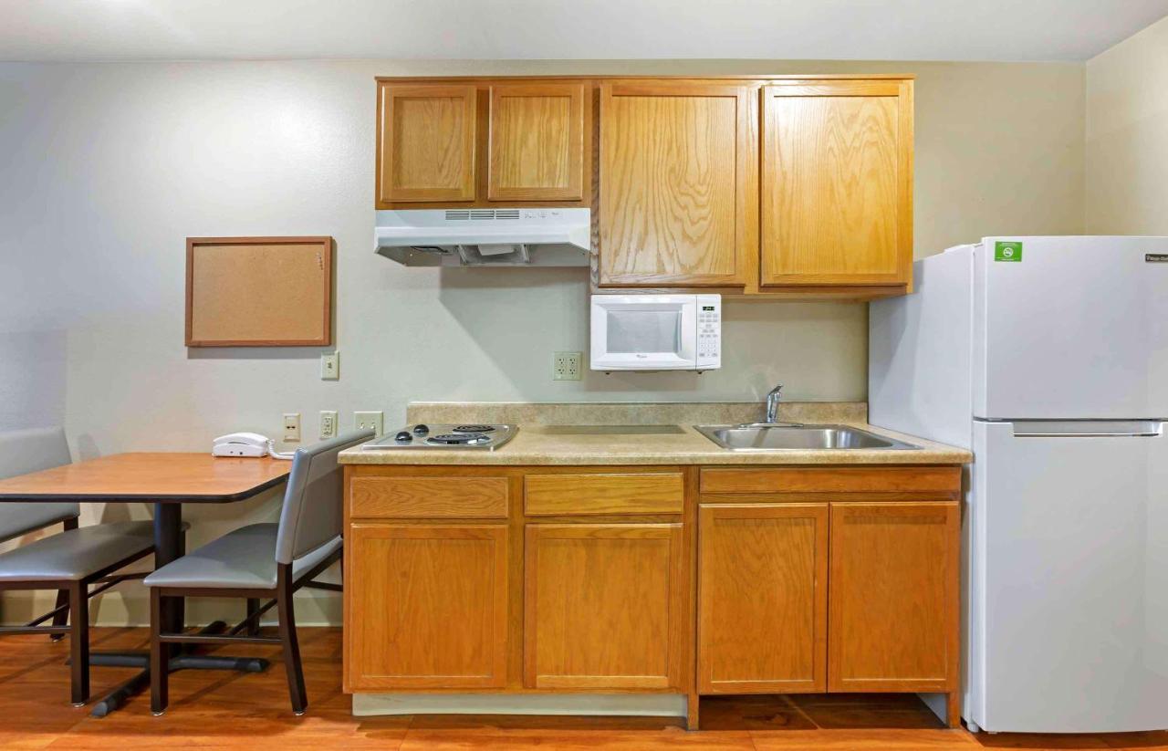 | Extended Stay America Select Suites - Kansas City - Stadium