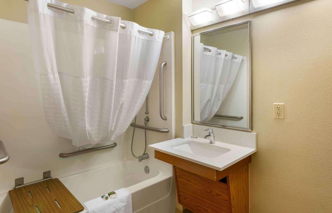 | Extended Stay America Select Suites - Kansas City - Stadium