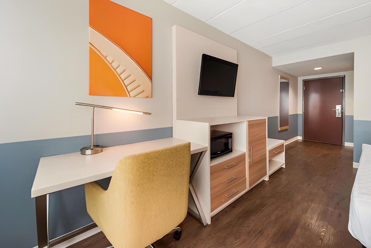 | Best Western Burlington Inn