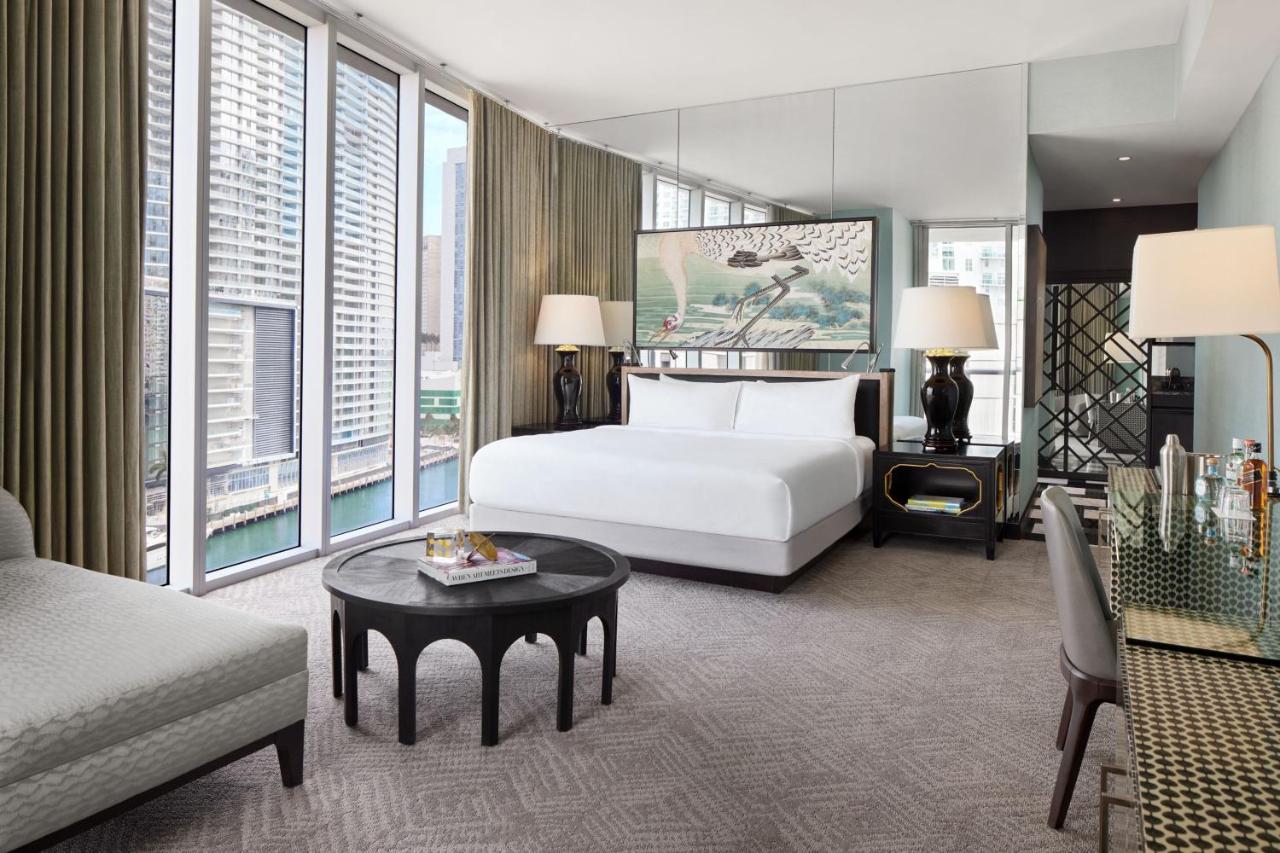 Cool Corner Suite, Corner at W Miami
