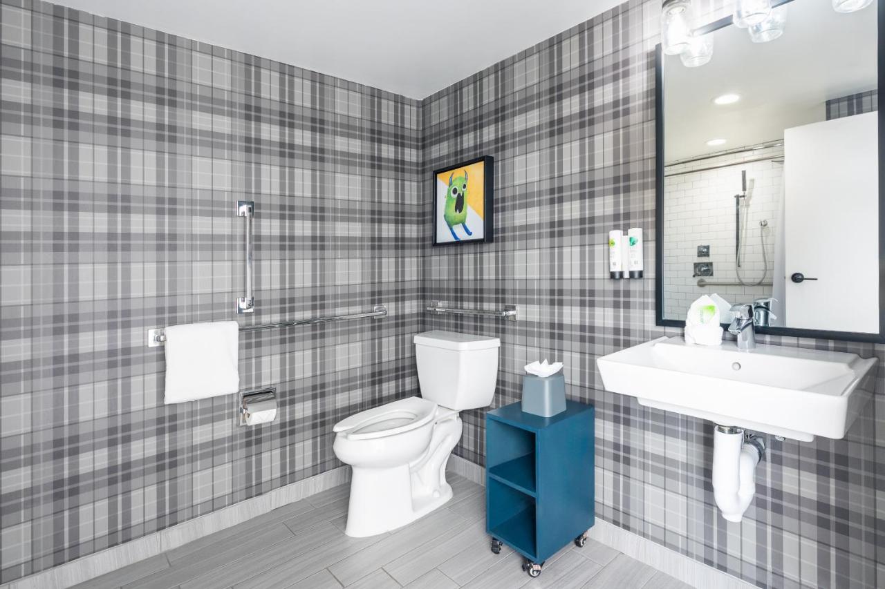 Queen Room - Disability Access at Gravity Haus Steamboat