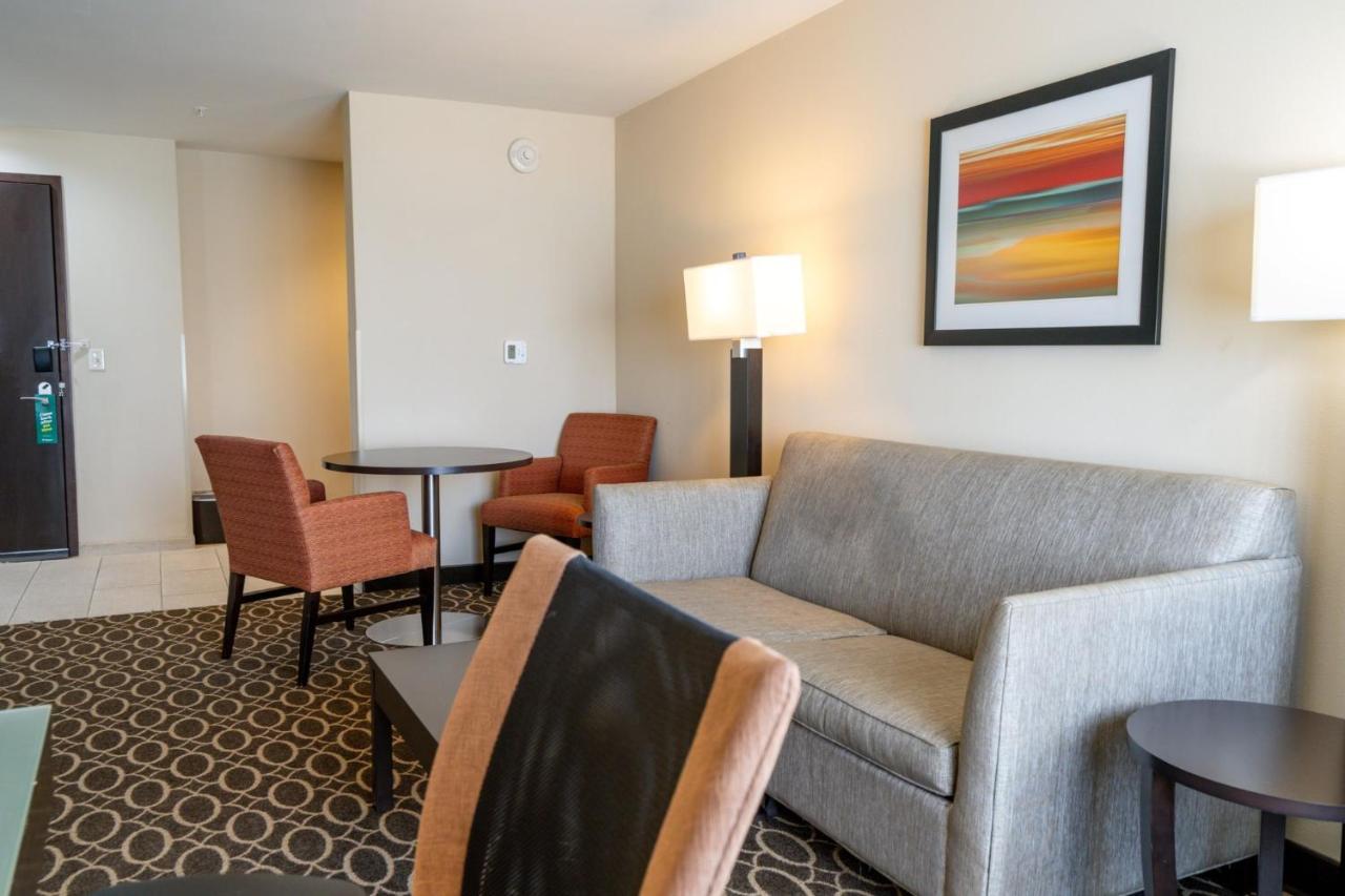 King Suite at Holiday Inn Murfreesboro, an IHG Hotel