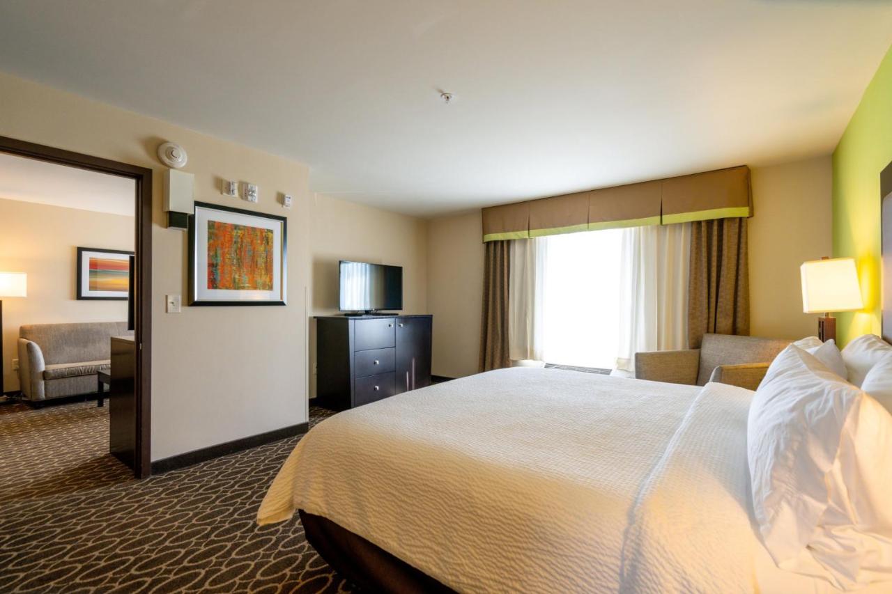 King Suite at Holiday Inn Murfreesboro, an IHG Hotel