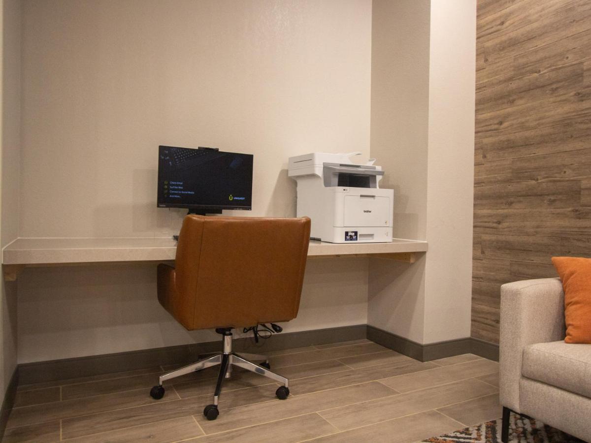| Candlewood Suites Louisville North