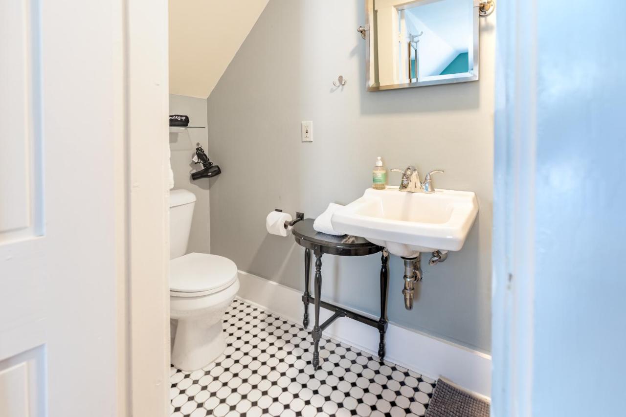 | Woodbridge Inn Bed & Breakfast