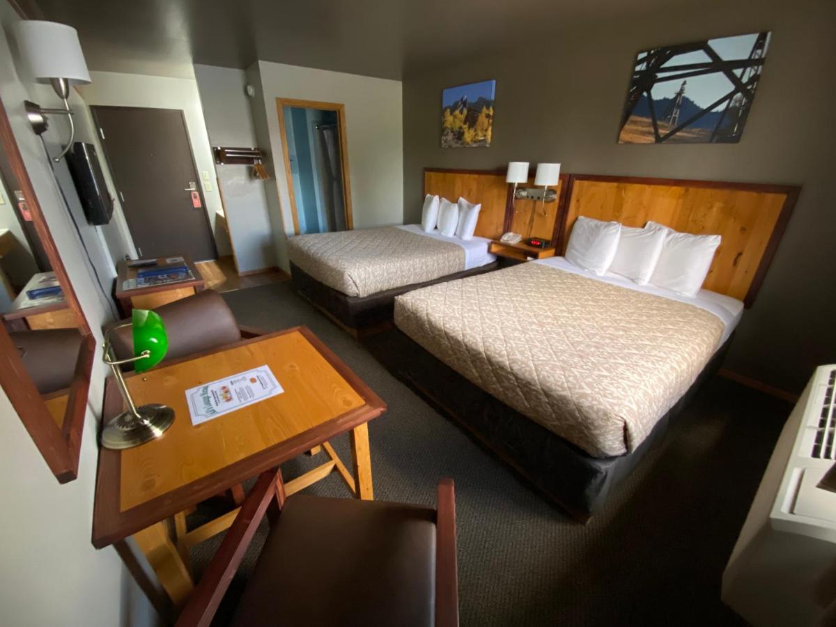 Double Room with Two Double Beds at Rocker Inn