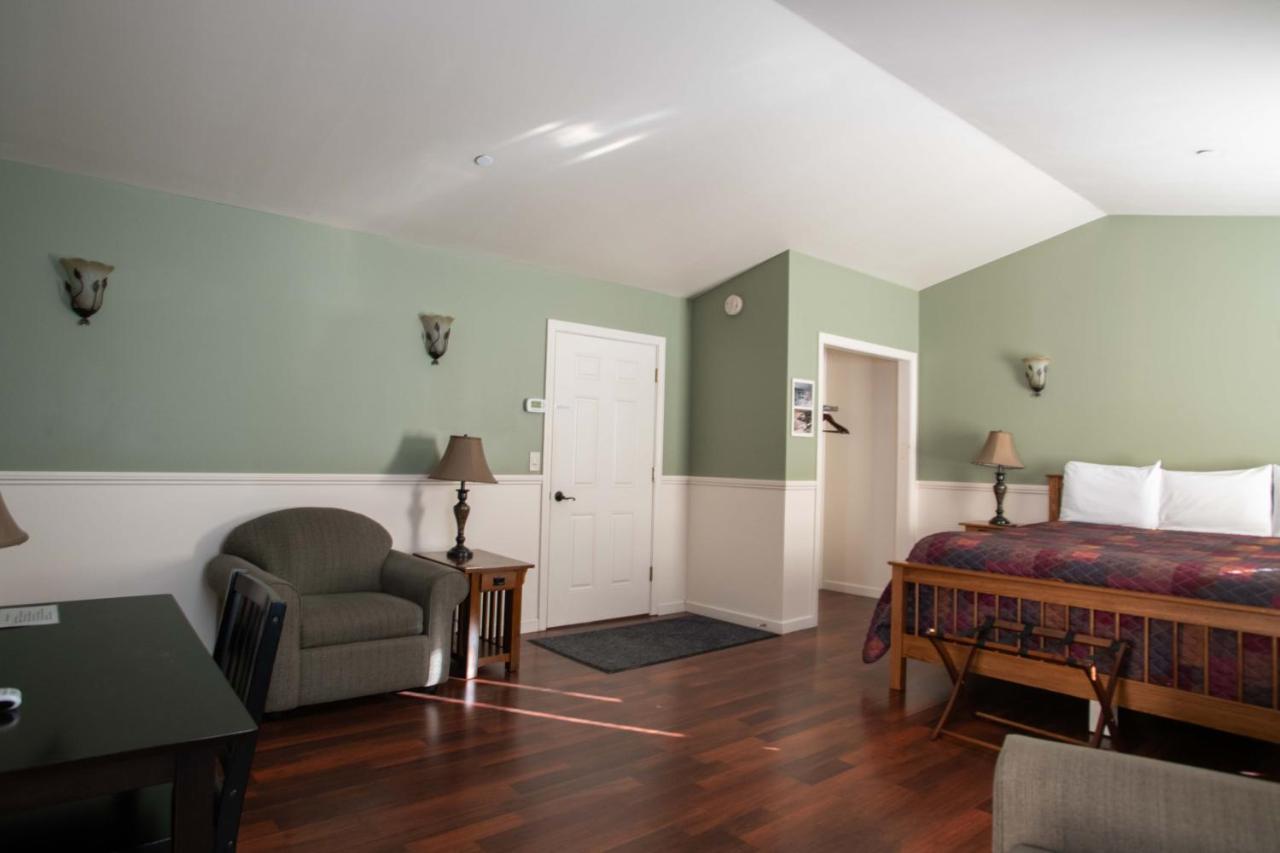 | Boardwalk Inn