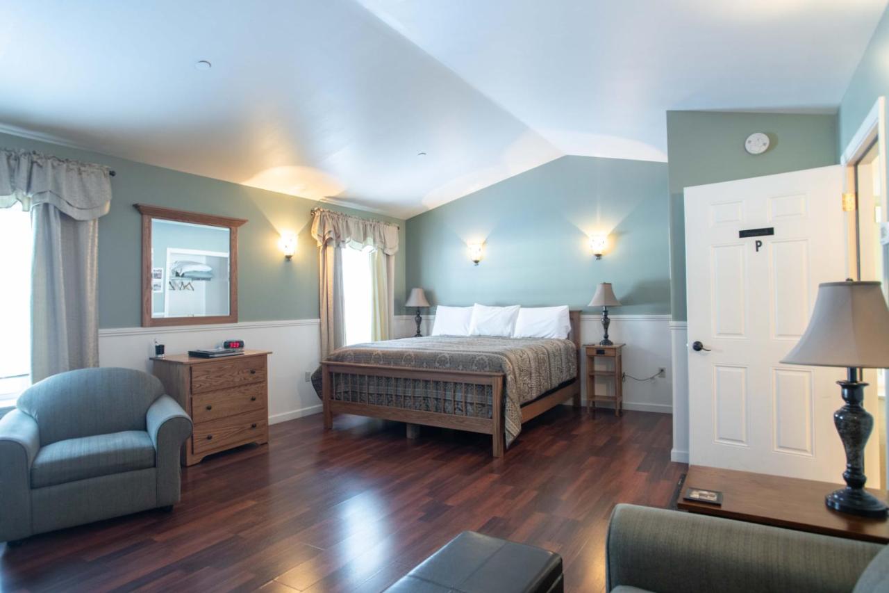| Boardwalk Inn