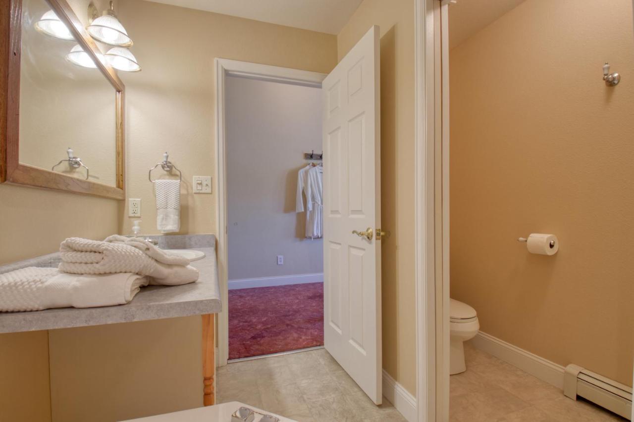 | Castle Creek Manor