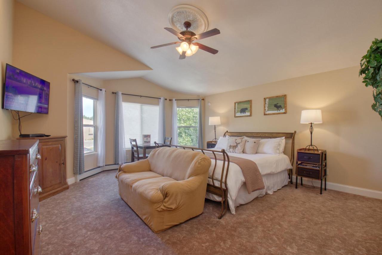 | Castle Creek Manor