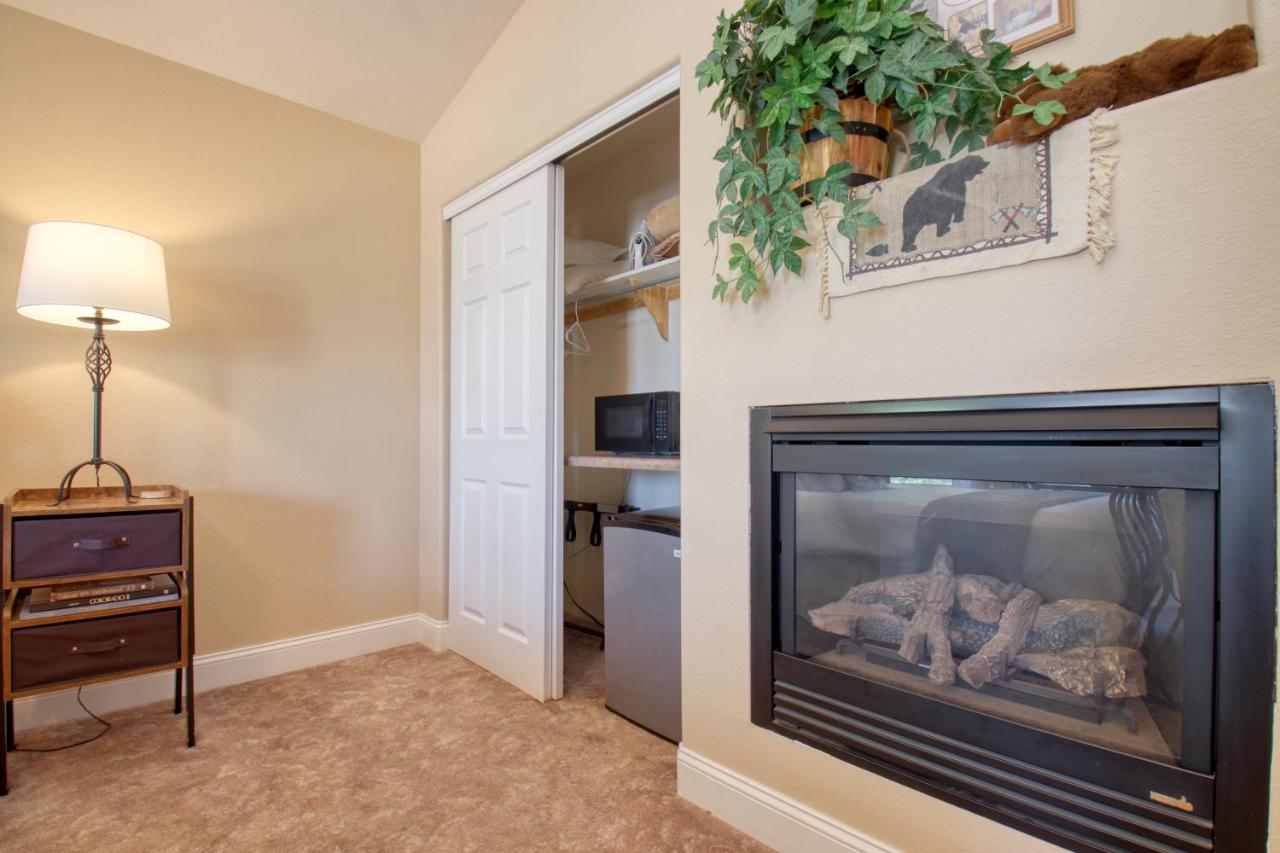 | Castle Creek Manor
