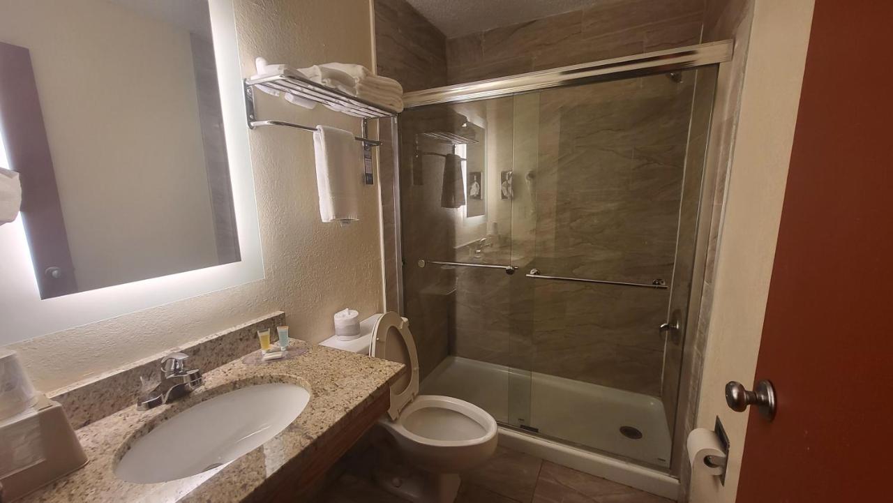 | Super 8 by Wyndham Canton/Livonia Area