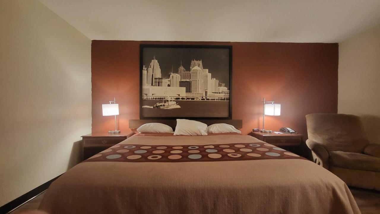 | Super 8 by Wyndham Canton/Livonia Area