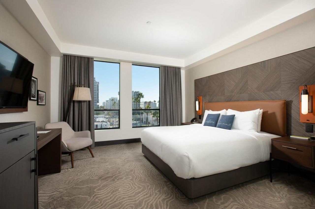 Guest Room, 1 King at The Glenmark, Glendale, a Tribute Portfolio Hotel