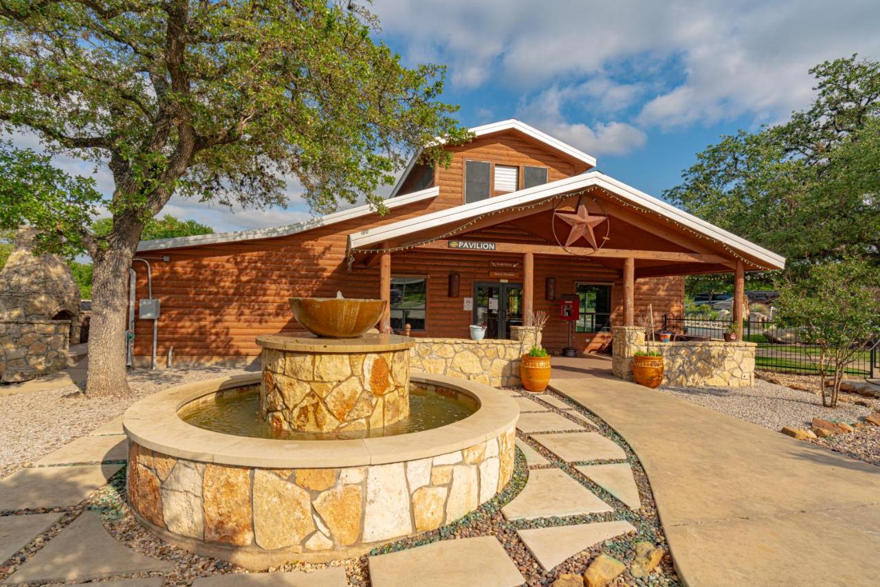| Sun Outdoors Lake Travis