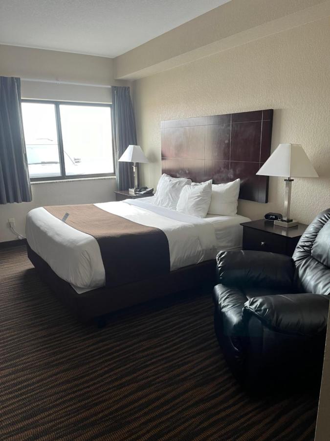 Standard King Room at Cobblestone Inn & Suites - Denison - Oak Ridge