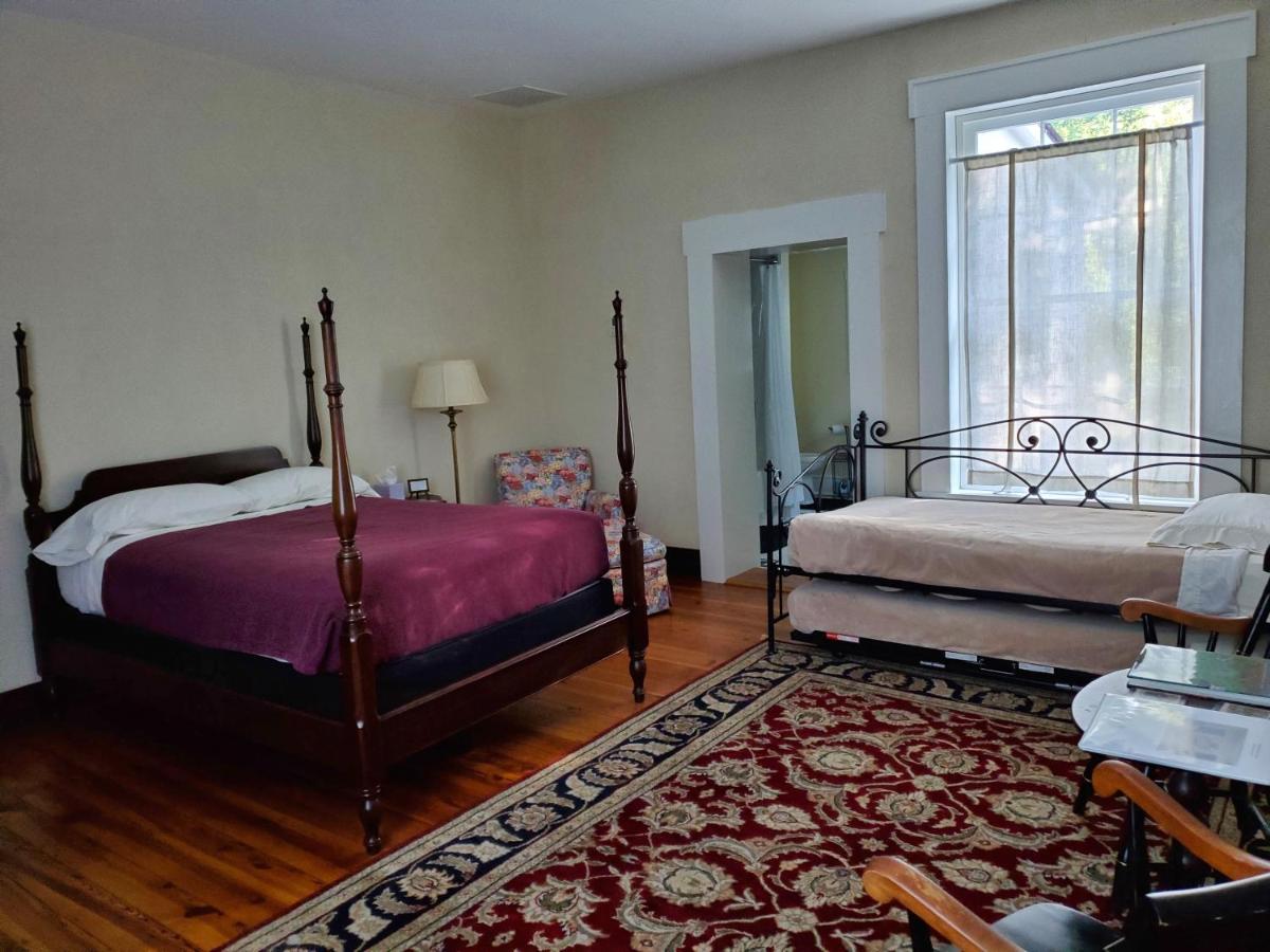 | Mountain Home Bed & Breakfast