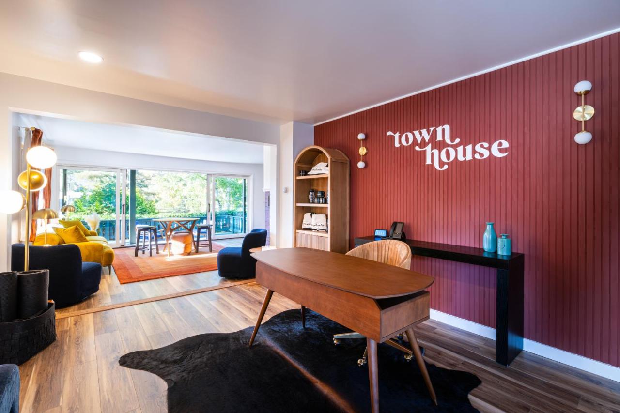  | Town House Lodge
