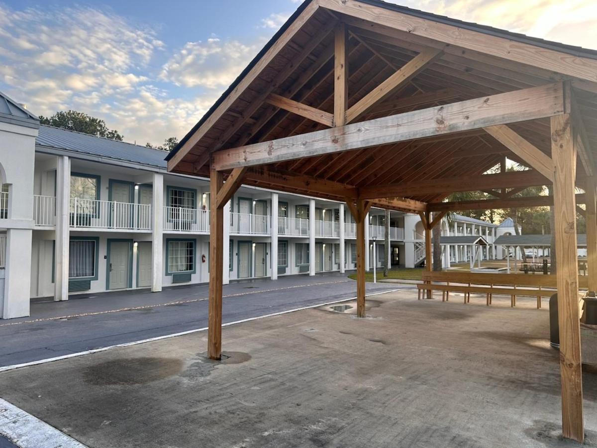  | Econolodge by Choice Hotels off I-95 exit 36