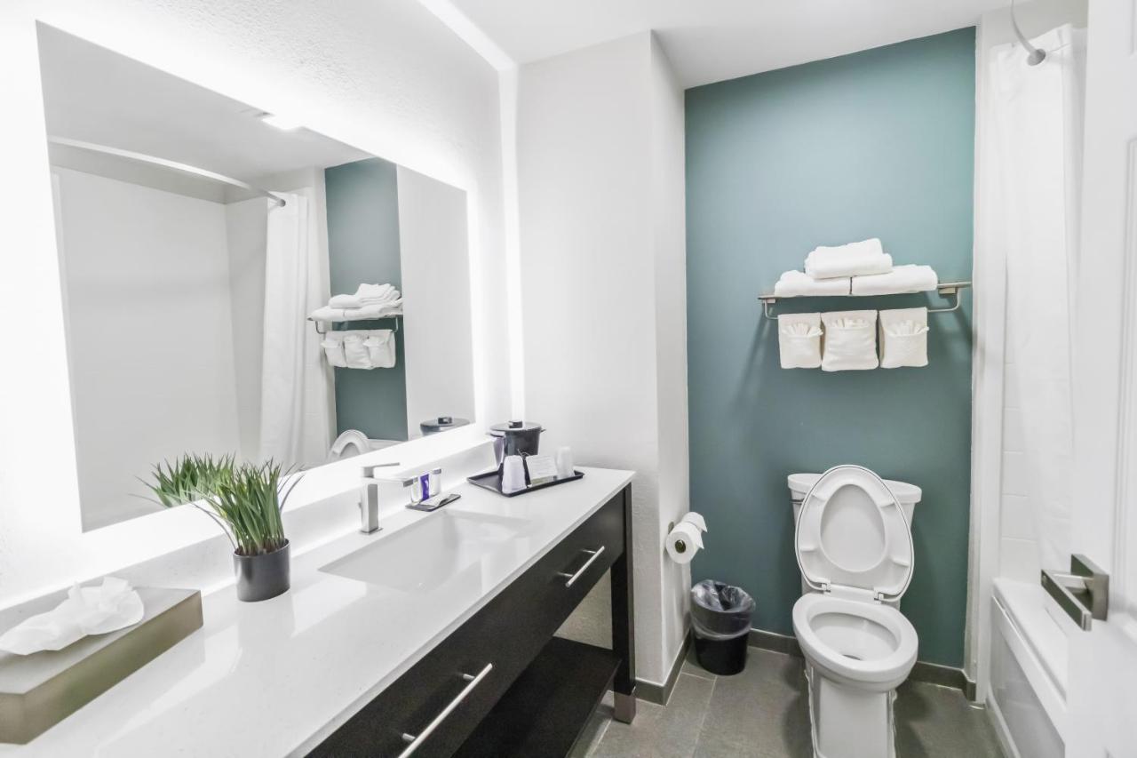  | Econolodge by Choice Hotels off I-95 exit 36